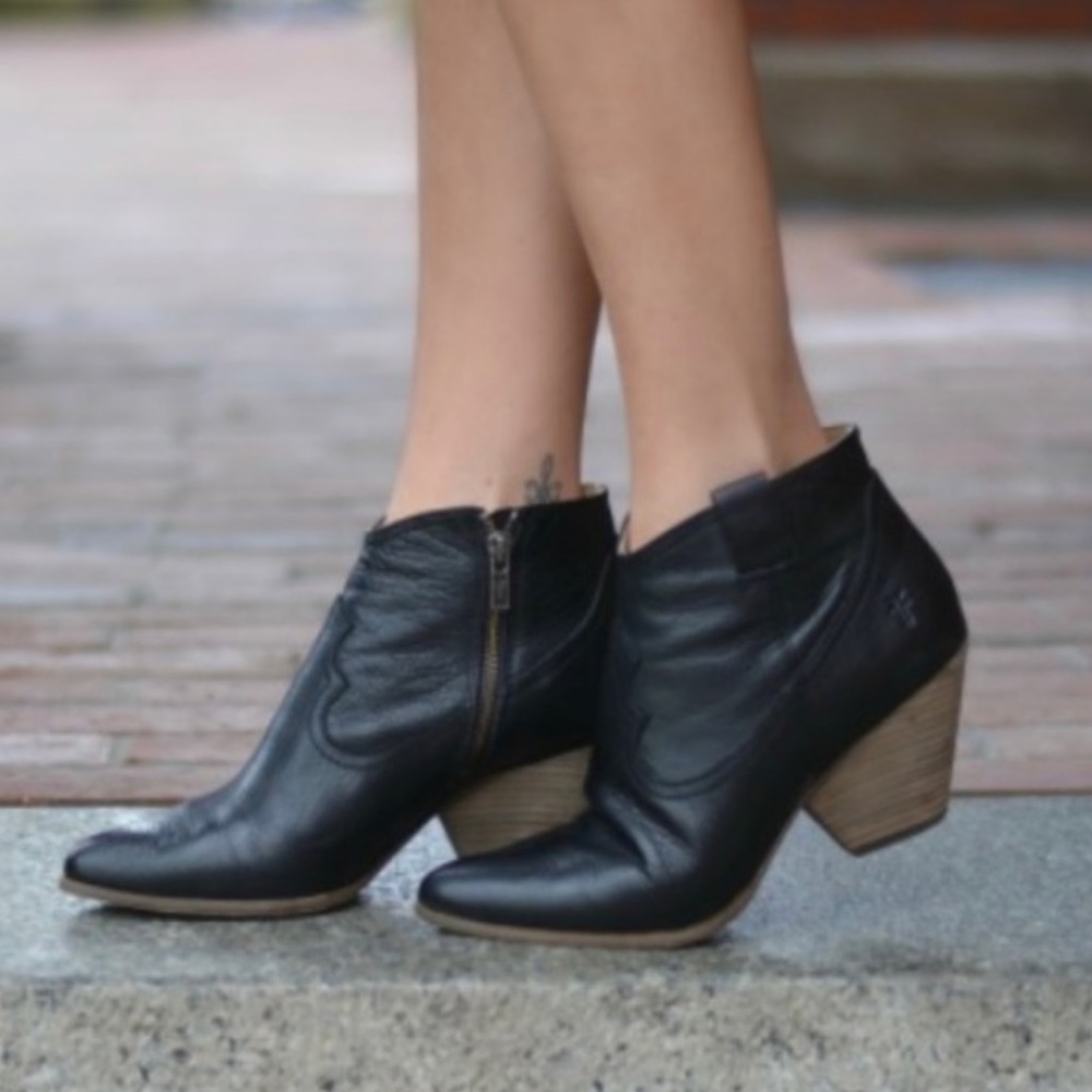 Frye Reina ankle boots black Sz 8 leather side zip point cowboy